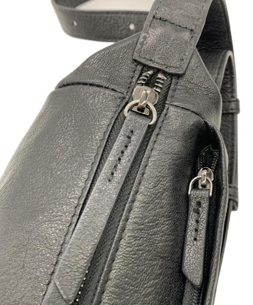 EAR（イア）EAR (イア) ボックスショルダーバッグ ブラックの古着・服飾アイテム