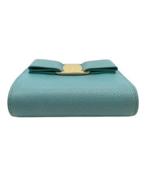 Salvatore Ferragamo（サルヴァトーレ フェラガモ）Salvatore Ferragamo (サルヴァトーレ フェラガモ) ヴァラリボン 2つ折り財布 エメラルドグリーンの古着・服飾アイテム