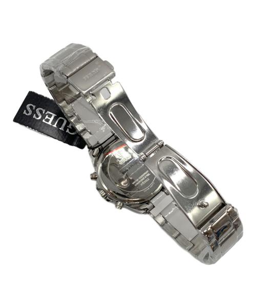 GUESS（ゲス）GUESS (ゲス) 腕時計 ホワイトの古着・服飾アイテム