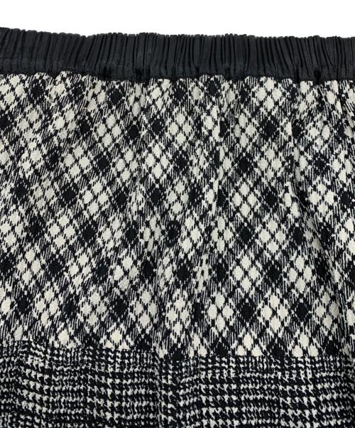 ISSEY MIYAKE（イッセイミヤケ）ISSEY MIYAKE (イッセイミヤケ) ロングスカート ホワイト×ブラック サイズ:Mの古着・服飾アイテム