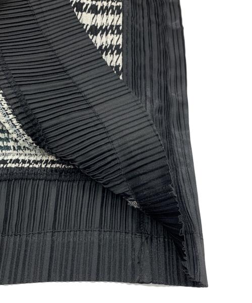 ISSEY MIYAKE（イッセイミヤケ）ISSEY MIYAKE (イッセイミヤケ) ロングスカート ホワイト×ブラック サイズ:Mの古着・服飾アイテム