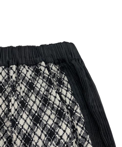 ISSEY MIYAKE（イッセイミヤケ）ISSEY MIYAKE (イッセイミヤケ) ロングスカート ホワイト×ブラック サイズ:Mの古着・服飾アイテム