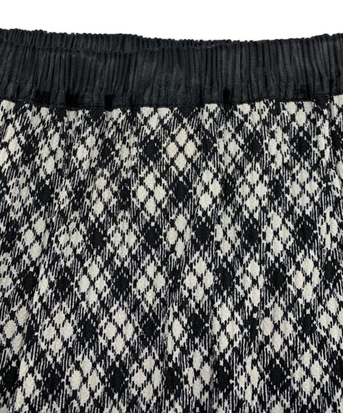 ISSEY MIYAKE（イッセイミヤケ）ISSEY MIYAKE (イッセイミヤケ) ロングスカート ホワイト×ブラック サイズ:Mの古着・服飾アイテム
