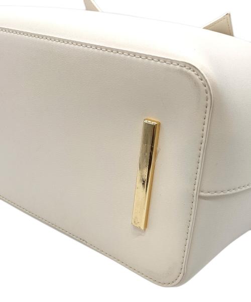 CHARLES & KEITH（チャールズアンドキース）CHARLES & KEITH (チャールズアンドキース) シャナイア ダブルハンドルスラウチーバッグ ホワイトの古着・服飾アイテム