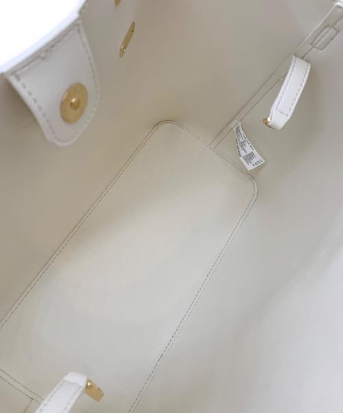 CHARLES & KEITH（チャールズアンドキース）CHARLES & KEITH (チャールズアンドキース) シャナイア ダブルハンドルスラウチーバッグ ホワイトの古着・服飾アイテム