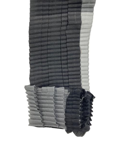 ISSEY MIYAKE（イッセイミヤケ）ISSEY MIYAKE (イッセイミヤケ) ハイネックカットソー ブラック×グレー サイズ:Mの古着・服飾アイテム