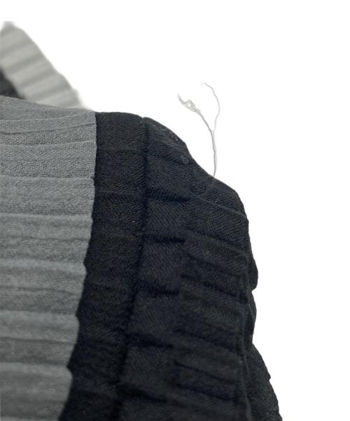 ISSEY MIYAKE（イッセイミヤケ）ISSEY MIYAKE (イッセイミヤケ) ハイネックカットソー ブラック×グレー サイズ:Mの古着・服飾アイテム