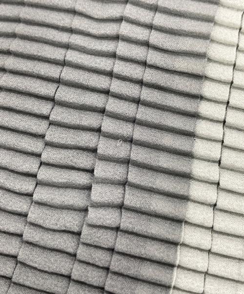 ISSEY MIYAKE（イッセイミヤケ）ISSEY MIYAKE (イッセイミヤケ) ハイネックカットソー ブラック×グレー サイズ:Mの古着・服飾アイテム