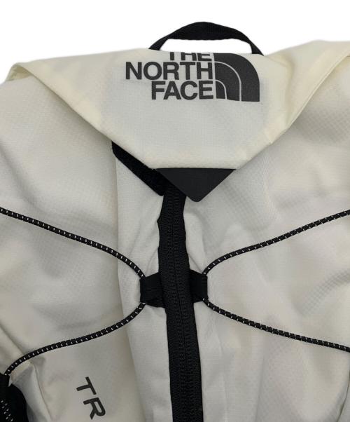 THE NORTH FACE（ザ ノース フェイス）THE NORTH FACE (ザ ノース フェイス) トレイルランニングバックパック ホワイト×ブラックの古着・服飾アイテム