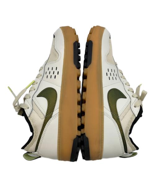 NIKE（ナイキ）NIKE (ナイキ) スニーカー ホワイト サイズ:US8.5の古着・服飾アイテム