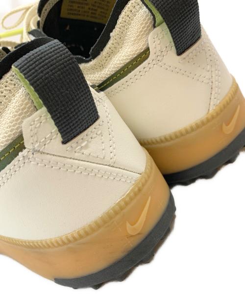 NIKE（ナイキ）NIKE (ナイキ) スニーカー ホワイト サイズ:US8.5の古着・服飾アイテム