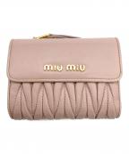 MIU MIUミュウミュウ）の古着「3つ折り財布」｜ピンク