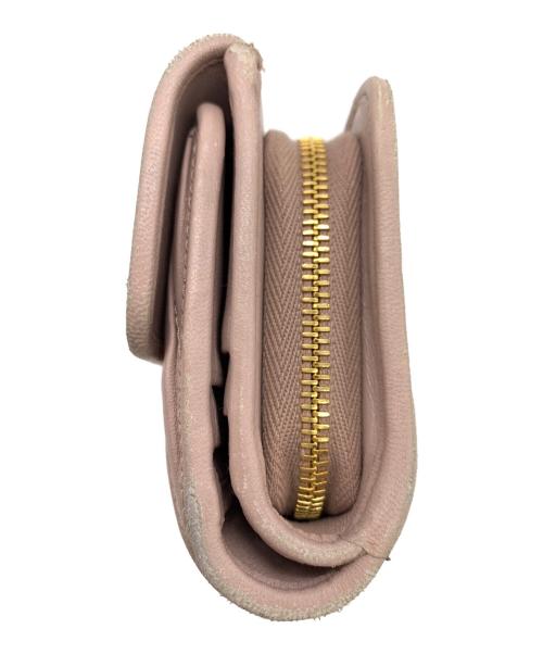 MIU MIU（ミュウミュウ）MIU MIU (ミュウミュウ) 3つ折り財布 ピンクの古着・服飾アイテム