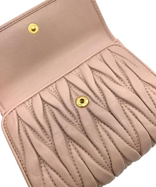 MIU MIU（ミュウミュウ）MIU MIU (ミュウミュウ) 3つ折り財布 ピンクの古着・服飾アイテム