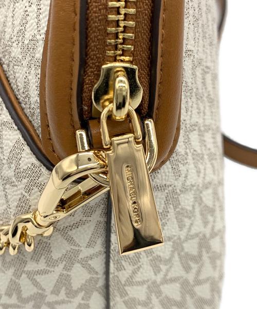 MICHAEL KORS（マイケル・コース）MICHAEL KORS (マイケル・コース) ショルダーバッグ ホワイトの古着・服飾アイテム