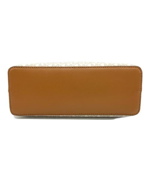 MICHAEL KORS（マイケル・コース）MICHAEL KORS (マイケル・コース) ショルダーバッグ ホワイトの古着・服飾アイテム