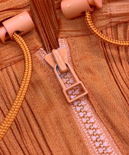 PLEATS PLEASE（プリーツプリーズ）PLEATS PLEASE (プリーツプリーズ) ジップアップ パーカー ジャンパー オレンジ サイズ:3の古着・服飾アイテム