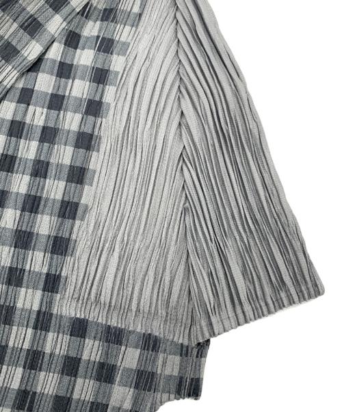 PLEATS PLEASE（プリーツプリーズ）PLEATS PLEASE (プリーツプリーズ) プリーツポロシャツ グレー サイズ:3の古着・服飾アイテム