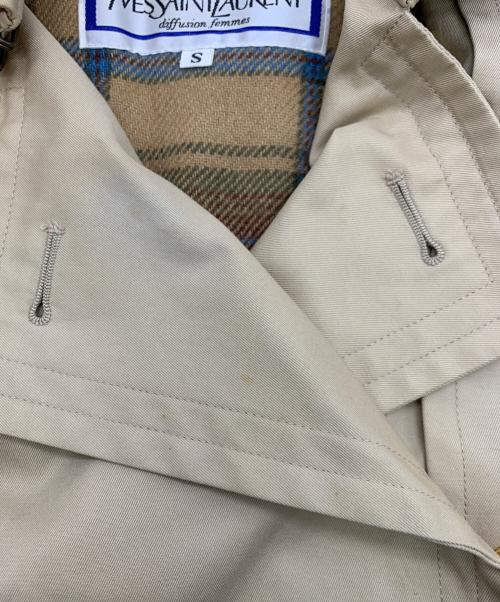 Yves Saint Laurent（イヴサンローラン）Yves Saint Laurent (イヴサンローラン) トレンチコート ベージュ サイズ:Sの古着・服飾アイテム