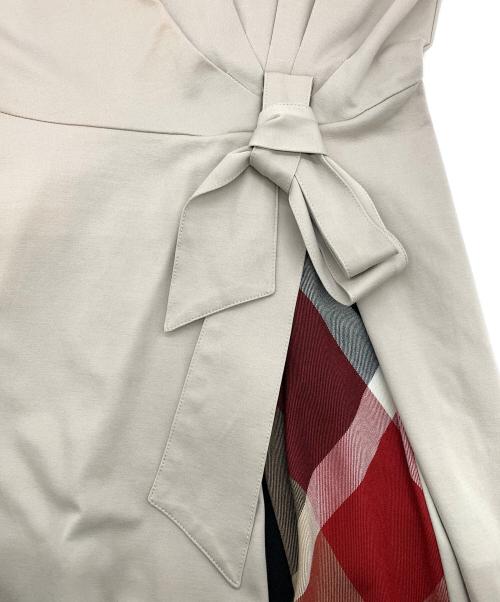 BLUE LABEL CRESTBRIDGE（ブルーレーベルクレストブリッジ）BLUE LABEL CRESTBRIDGE (ブルーレーベルクレストブリッジ) ノースリーブワンピース ベージュ サイズ:36の古着・服飾アイテム