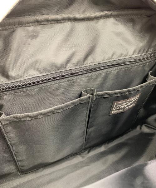 AVIREX（アヴィレックス）AVIREX (アヴィレックス) エナメルボストンバッグ ベージュの古着・服飾アイテム