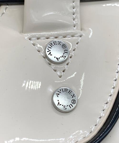 AVIREX（アヴィレックス）AVIREX (アヴィレックス) エナメルボストンバッグ ベージュの古着・服飾アイテム