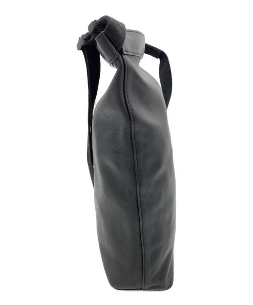 MM6 Maison Margiela（エムエムシックスメゾンマルジェラ）MM6 Maison Margiela (エムエムシックスメゾンマルジェラ) ユーティリティ ミニ ボトルバッグ ブラックの古着・服飾アイテム