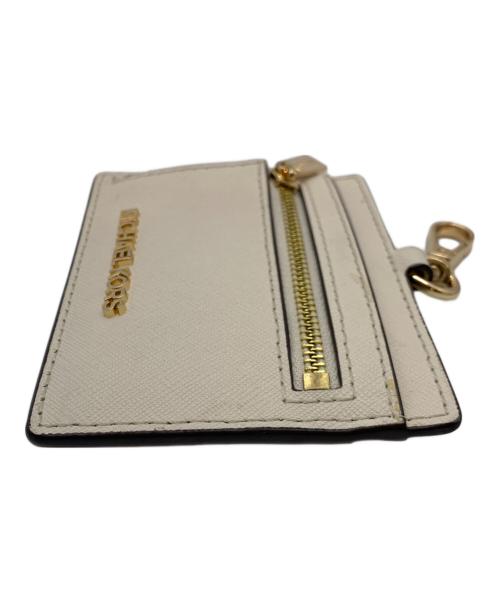 MICHAEL KORS（マイケルコース）MICHAEL KORS (マイケルコース) パスケース ホワイトの古着・服飾アイテム