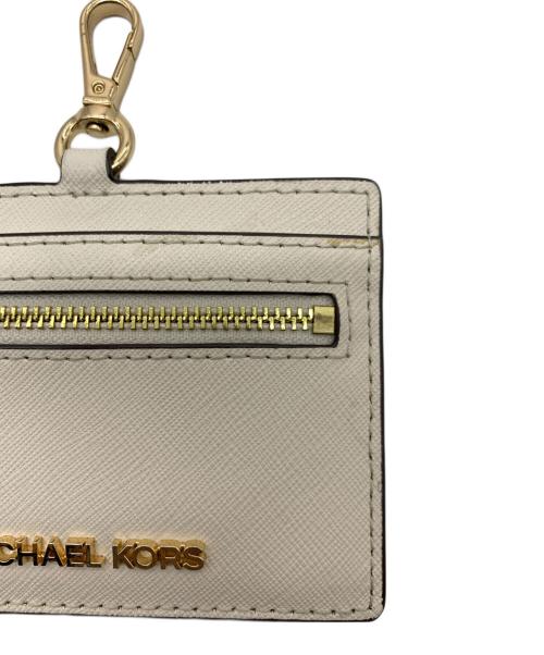 MICHAEL KORS（マイケルコース）MICHAEL KORS (マイケルコース) パスケース ホワイトの古着・服飾アイテム