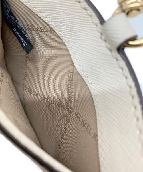 MICHAEL KORS（マイケルコース）MICHAEL KORS (マイケルコース) パスケース ホワイトの古着・服飾アイテム