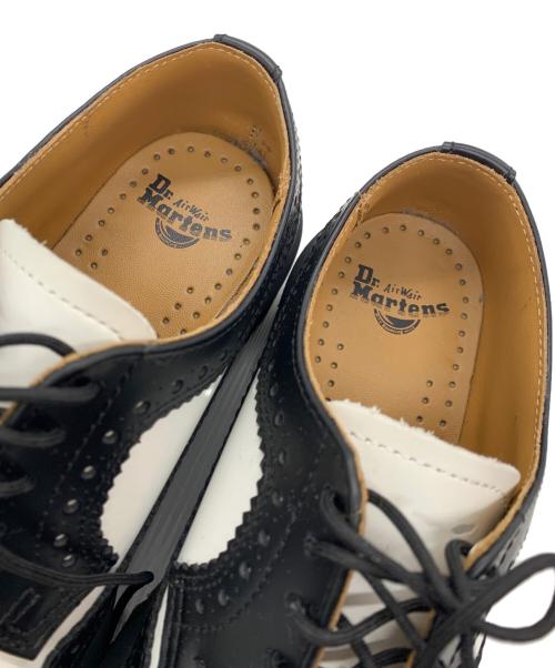 Dr.Martens（ドクターマーチン）Dr.Martens (ドクターマーチン) ブローグシューズ ブラック×ホワイト サイズ:UK4の古着・服飾アイテム