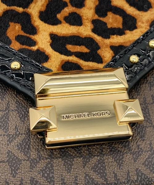 MICHAEL KORS（マイケルコース）MICHAEL KORS (マイケルコース) フラップ チェーン ショルダー ミディアム - MKシグネチャー ブラウン×ブラックの古着・服飾アイテム
