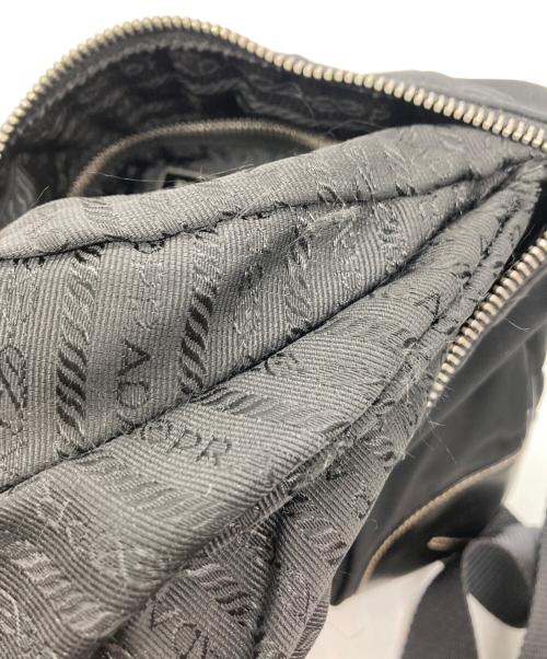 PRADA（プラダ）PRADA (プラダ) ロゴプレートナイロンショルダーバッグ ブラックの古着・服飾アイテム