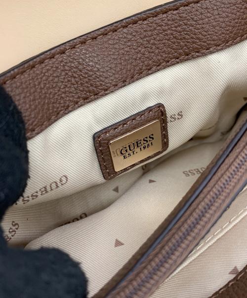 GUESS（ゲス）GUESS (ゲス) ミニショルダーバッグ ベージュの古着・服飾アイテム