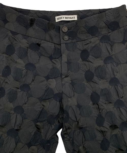 ISSEY MIYAKE（イッセイミヤケ）ISSEY MIYAKE (イッセイミヤケ) パンツ ブラック サイズ:2の古着・服飾アイテム