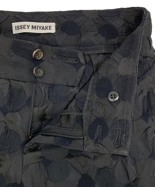 ISSEY MIYAKE（イッセイミヤケ）ISSEY MIYAKE (イッセイミヤケ) パンツ ブラック サイズ:2の古着・服飾アイテム