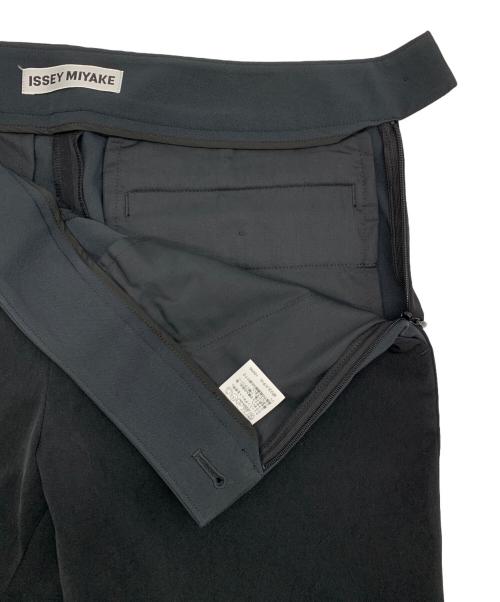 ISSEY MIYAKE（イッセイミヤケ）ISSEY MIYAKE (イッセイミヤケ) パンツ ブラック サイズ:3の古着・服飾アイテム