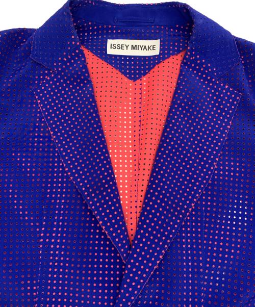 ISSEY MIYAKE（イッセイミヤケ）ISSEY MIYAKE (イッセイミヤケ) ジャケット ブルー サイズ:3の古着・服飾アイテム