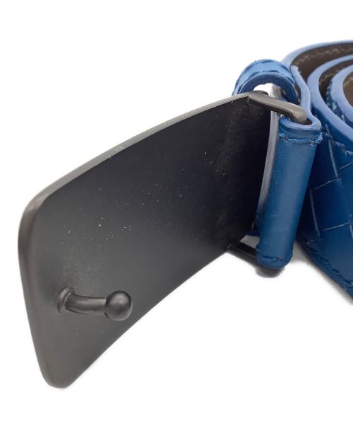 BOTTEGA VENETA（ボッテガベネタ）BOTTEGA VENETA (ボッテガベネタ) レザーベルト イントレチャート ブルー ブルーの古着・服飾アイテム