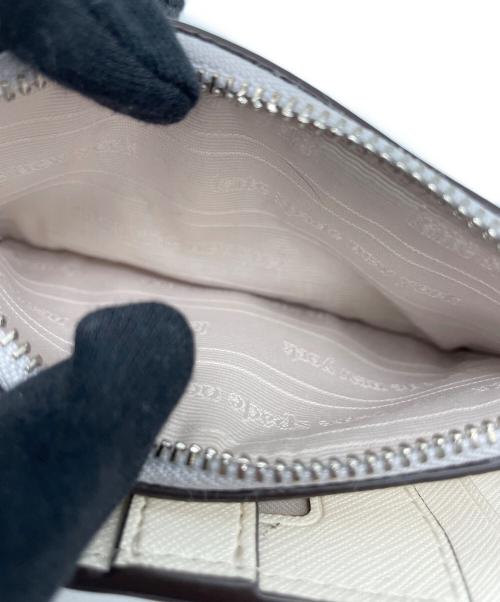 Kate Spade（ケイトスペード）Kate Spade (ケイトスペード) shaken not stirred embellished metallic small slim bifold wallet シルバーの古着・服飾アイテム