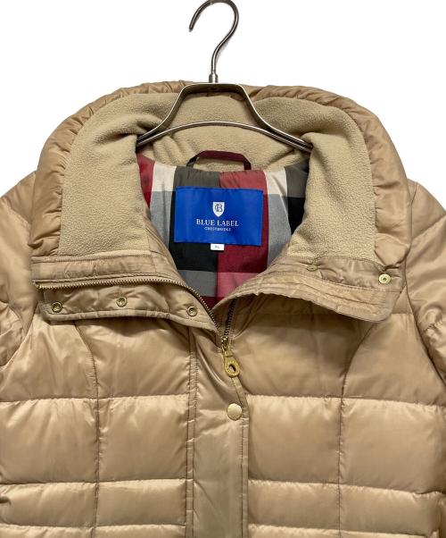 BLUE LABEL CRESTBRIDGE（ブルーレーベルクレストブリッジ）BLUE LABEL CRESTBRIDGE (ブルーレーベルクレストブリッジ) ダウンコート ベージュ サイズ:36の古着・服飾アイテム