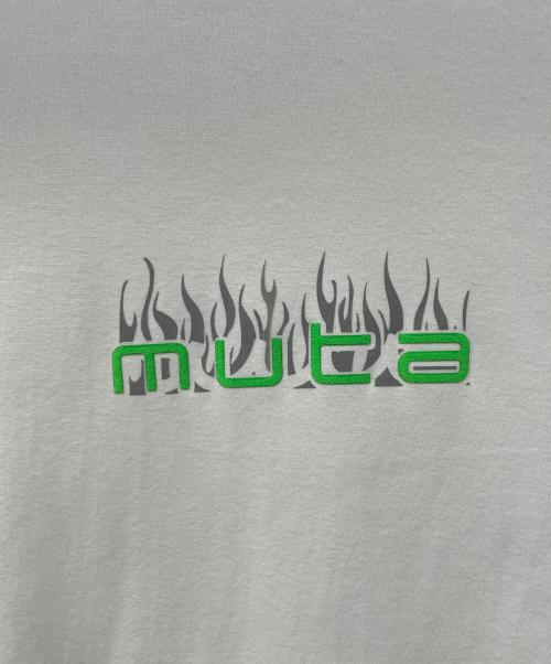 acanthus（アカンサス）acanthus (アカンサス) muta (ムータ) ACANTHUS × muta MARINE Fire Logo Tee ホワイト×グリーン サイズ:SIZE 6の古着・服飾アイテム