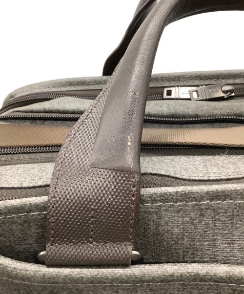 TUMI（トゥミ）TUMI (トゥミ) ビジネスバッグ グレーの古着・服飾アイテム