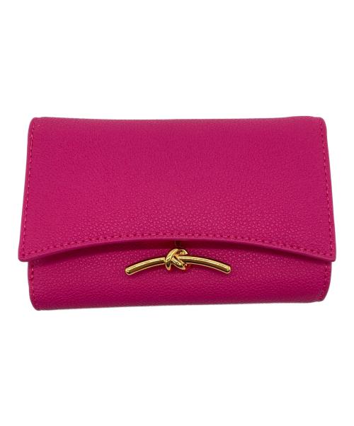 CHARLES & KEITH（チャールズアンドキース）CHARLES & KEITH (チャールズ＆キース) Huxley ハクスリー メタリックアクセントフロントフラップウォレット ピンク 未使用品の古着・服飾アイテム