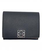 LOEWEロエベ）の古着「アナグラム トライフォールド ウォレット」｜ブラック