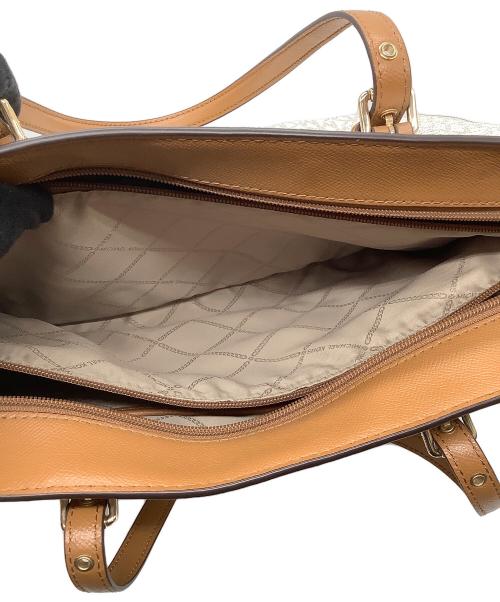 MICHAEL KORS（マイケル・コース）MICHAEL KORS (マイケル・コース) VOYAGER トートバッグ ホワイト×ブラウンの古着・服飾アイテム