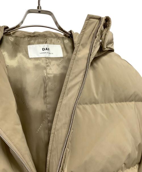 day upperhights（アッパーハイツ）DAY UPPERHIGHTS (アッパーハイツ) ダウンジャケット ベージュ サイズ:１の古着・服飾アイテム