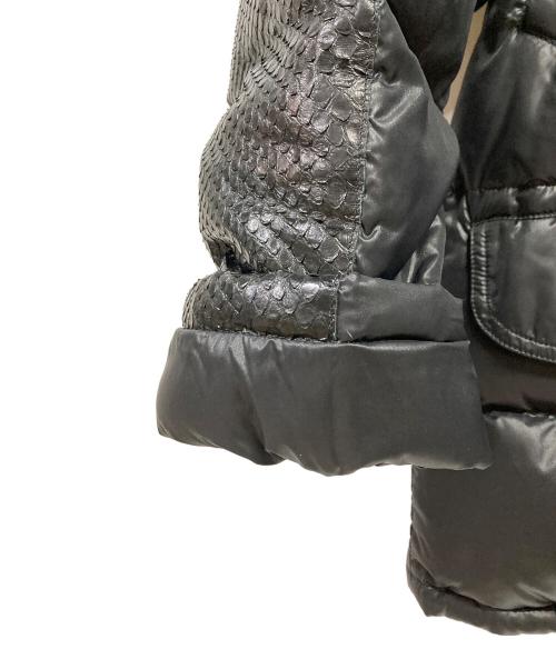 IZREEL（イズリール）IZREEL (イズリール) DUVETICA (デュベティカ) パイソンスリーブ ダウンジャケット ブラック サイズ:46の古着・服飾アイテム