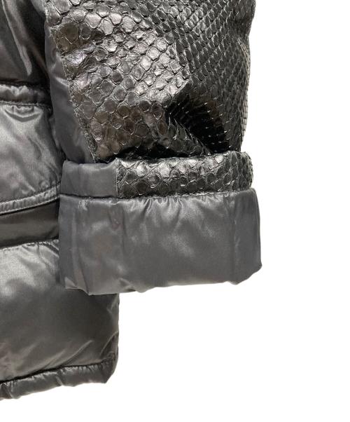 IZREEL（イズリール）IZREEL (イズリール) DUVETICA (デュベティカ) パイソンスリーブ ダウンジャケット ブラック サイズ:46の古着・服飾アイテム