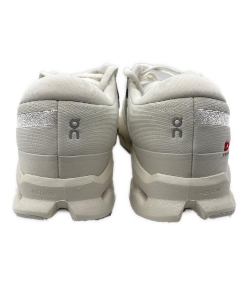 on（オン）on (オン) Cloudsurfer 2 ランニングシューズ ホワイト サイズ:27.5㎝の古着・服飾アイテム